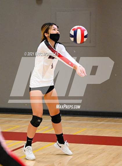 Thumbnail 3 in Hoover vs Holtville (Monte Vista Invitational) photogallery.