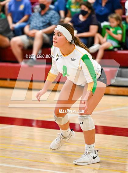 Thumbnail 3 in Hoover vs Holtville (Monte Vista Invitational) photogallery.