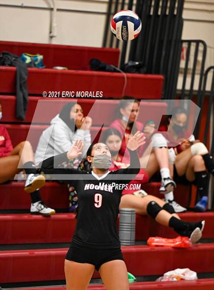 Thumbnail 3 in Hoover vs Holtville (Monte Vista Invitational) photogallery.