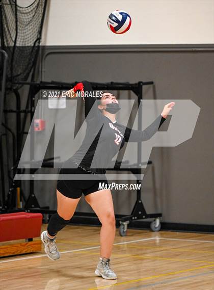 Thumbnail 2 in Hoover vs Holtville (Monte Vista Invitational) photogallery.