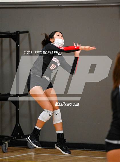 Thumbnail 2 in Hoover vs Holtville (Monte Vista Invitational) photogallery.