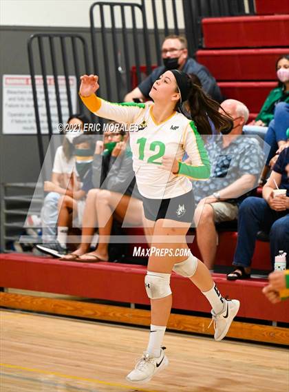 Thumbnail 3 in Hoover vs Holtville (Monte Vista Invitational) photogallery.