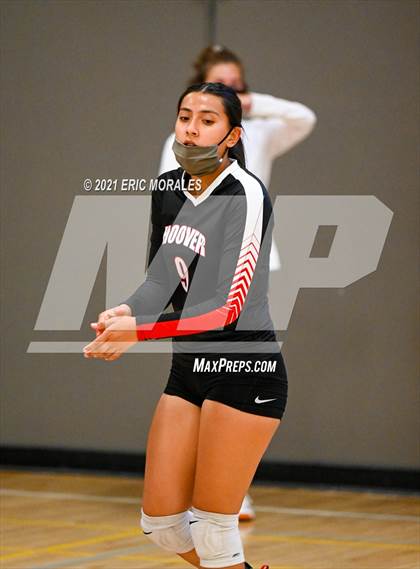 Thumbnail 2 in Hoover vs Holtville (Monte Vista Invitational) photogallery.