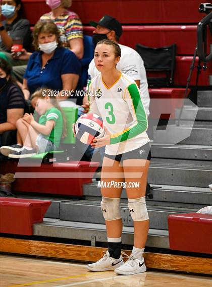 Thumbnail 3 in Hoover vs Holtville (Monte Vista Invitational) photogallery.