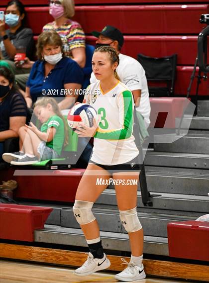 Thumbnail 1 in Hoover vs Holtville (Monte Vista Invitational) photogallery.