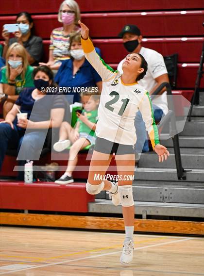 Thumbnail 3 in Hoover vs Holtville (Monte Vista Invitational) photogallery.