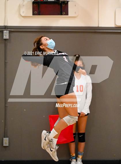 Thumbnail 2 in Hoover vs Holtville (Monte Vista Invitational) photogallery.