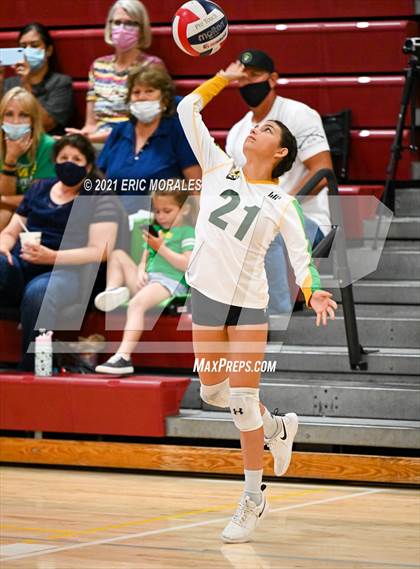 Thumbnail 2 in Hoover vs Holtville (Monte Vista Invitational) photogallery.