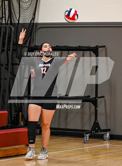 Thumbnail 2 in Hoover vs Holtville (Monte Vista Invitational) photogallery.