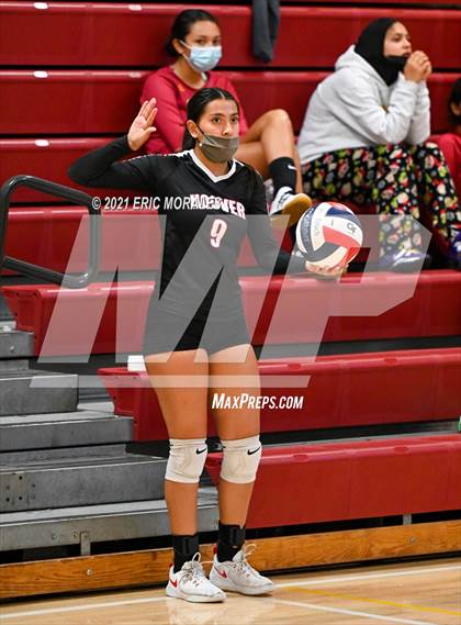 Thumbnail 2 in Hoover vs Holtville (Monte Vista Invitational) photogallery.