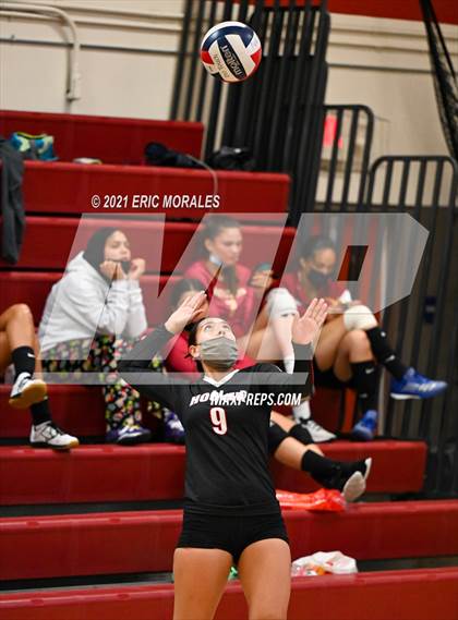 Thumbnail 2 in Hoover vs Holtville (Monte Vista Invitational) photogallery.