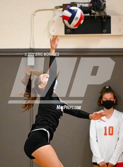 Thumbnail 2 in Hoover vs Holtville (Monte Vista Invitational) photogallery.