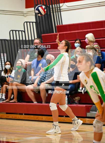 Thumbnail 3 in Hoover vs Holtville (Monte Vista Invitational) photogallery.