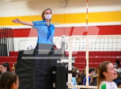 Thumbnail 1 in Hoover vs Holtville (Monte Vista Invitational) photogallery.