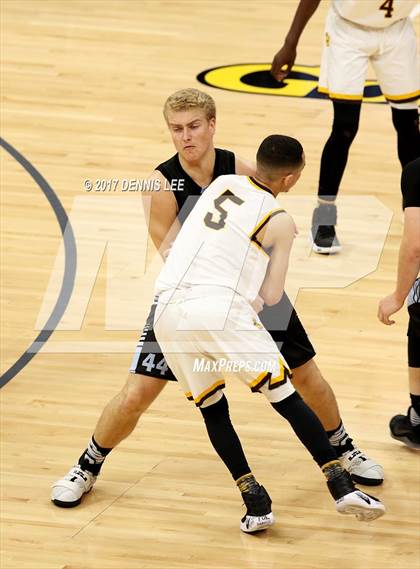 Thumbnail 2 in Villa Park @ Mission (CIF State Division 3 Final) photogallery.