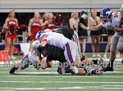 Thumbnail 2 in Grapevine vs. Marcus (Texas 5A Region 1 Bi-District Playoffs) photogallery.