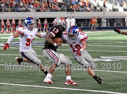 Thumbnail 2 in Grapevine vs. Marcus (Texas 5A Region 1 Bi-District Playoffs) photogallery.