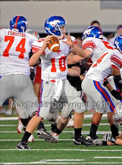 Thumbnail 3 in Grapevine vs. Marcus (Texas 5A Region 1 Bi-District Playoffs) photogallery.