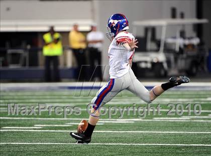 Thumbnail 2 in Grapevine vs. Marcus (Texas 5A Region 1 Bi-District Playoffs) photogallery.