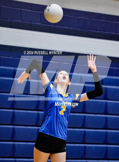 Thumbnail 2 in Tempe Prep vs. Miami photogallery.