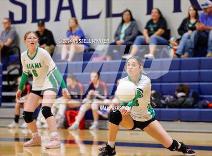 Thumbnail 2 in Tempe Prep vs. Miami photogallery.