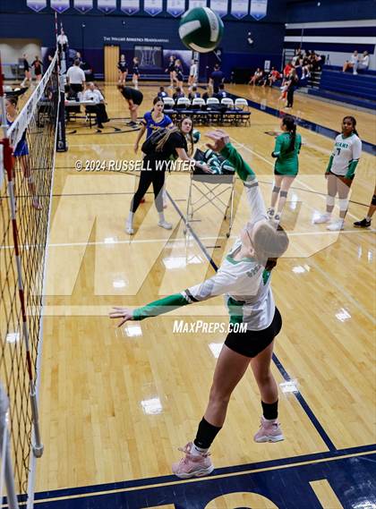 Thumbnail 2 in Tempe Prep vs. Miami photogallery.