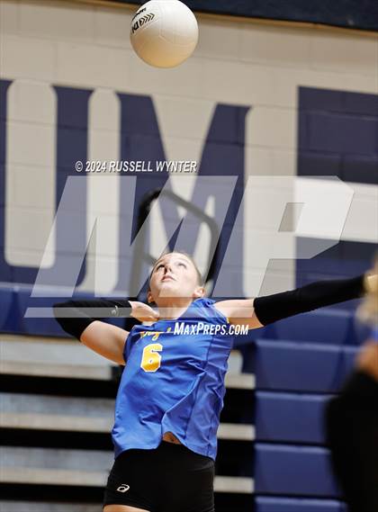 Thumbnail 2 in Tempe Prep vs. Miami photogallery.