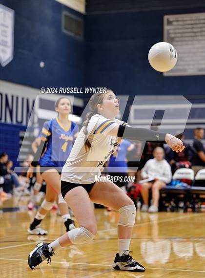 Thumbnail 1 in Tempe Prep vs. Miami photogallery.