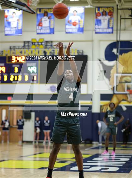 Thumbnail 1 in Heritage vs. Walnut Grove (UIL 5A D1 Area) photogallery.