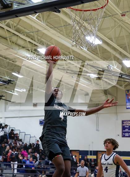 Thumbnail 2 in Heritage vs. Walnut Grove (UIL 5A D1 Area) photogallery.