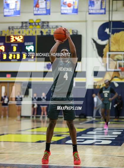 Thumbnail 3 in Heritage vs. Walnut Grove (UIL 5A D1 Area) photogallery.