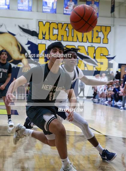 Thumbnail 3 in Heritage vs. Walnut Grove (UIL 5A D1 Area) photogallery.