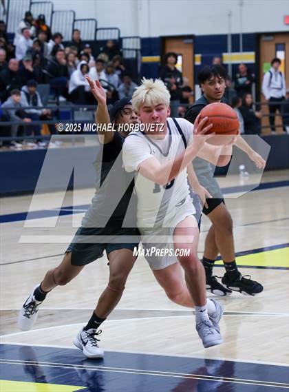 Thumbnail 3 in Heritage vs. Walnut Grove (UIL 5A D1 Area) photogallery.