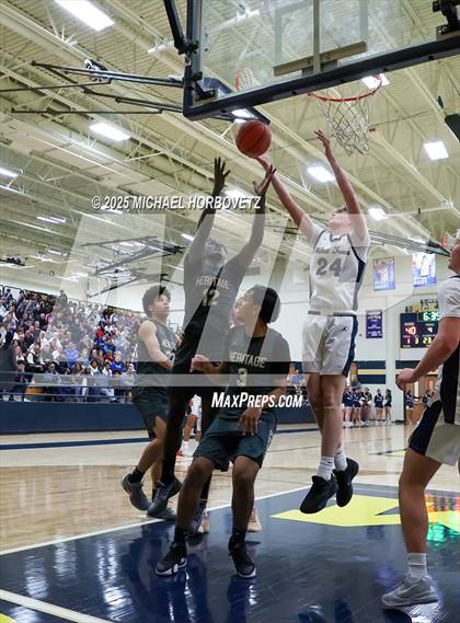 Thumbnail 2 in Heritage vs. Walnut Grove (UIL 5A D1 Area) photogallery.