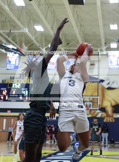 Thumbnail 3 in Heritage vs. Walnut Grove (UIL 5A D1 Area) photogallery.
