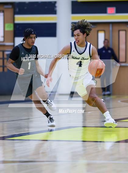 Thumbnail 1 in Heritage vs. Walnut Grove (UIL 5A D1 Area) photogallery.