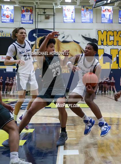 Thumbnail 3 in Heritage vs. Walnut Grove (UIL 5A D1 Area) photogallery.