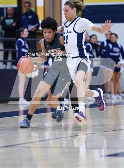 Thumbnail 1 in Heritage vs. Walnut Grove (UIL 5A D1 Area) photogallery.