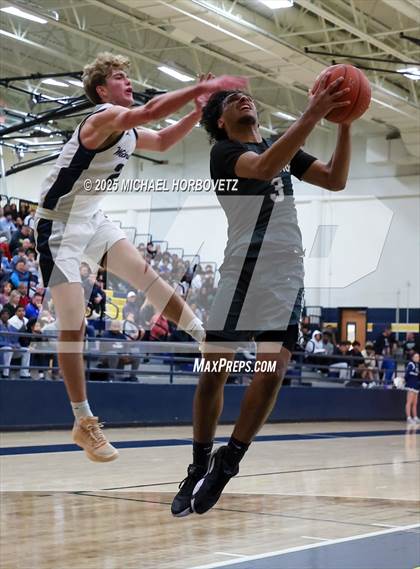 Thumbnail 1 in Heritage vs. Walnut Grove (UIL 5A D1 Area) photogallery.