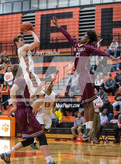 Thumbnail 3 in DeSmet Jesuit @ Edwardsville photogallery.