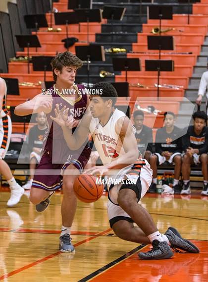 Thumbnail 3 in DeSmet Jesuit @ Edwardsville photogallery.
