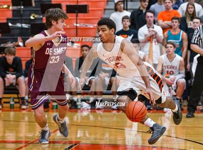 Thumbnail 2 in DeSmet Jesuit @ Edwardsville photogallery.