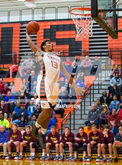 Thumbnail 1 in DeSmet Jesuit @ Edwardsville photogallery.