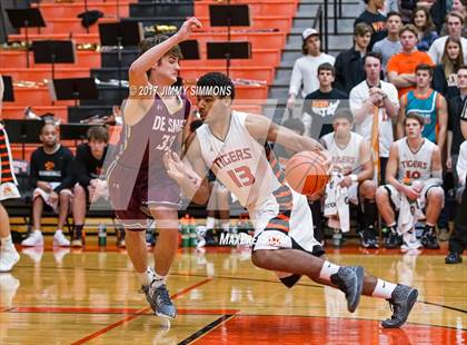 Thumbnail 3 in DeSmet Jesuit @ Edwardsville photogallery.