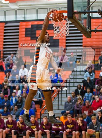 Thumbnail 3 in DeSmet Jesuit @ Edwardsville photogallery.
