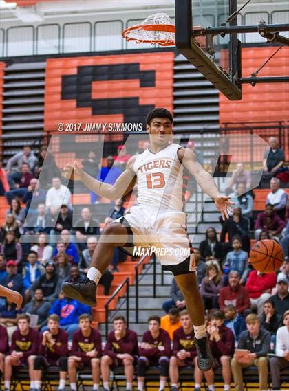 Thumbnail 1 in DeSmet Jesuit @ Edwardsville photogallery.