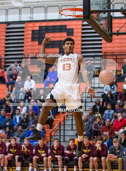 Thumbnail 3 in DeSmet Jesuit @ Edwardsville photogallery.