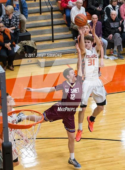 Thumbnail 1 in DeSmet Jesuit @ Edwardsville photogallery.