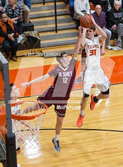 Thumbnail 1 in DeSmet Jesuit @ Edwardsville photogallery.