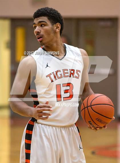 Thumbnail 2 in DeSmet Jesuit @ Edwardsville photogallery.